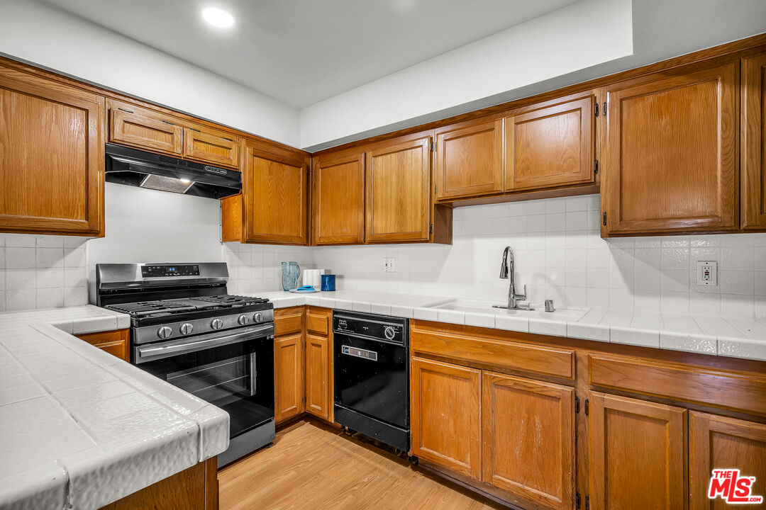 14804 Magnolia Blvd Unit: 12