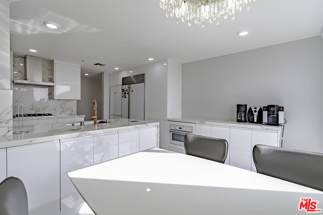 4925 Wilshire Blvd Unit: PH 302