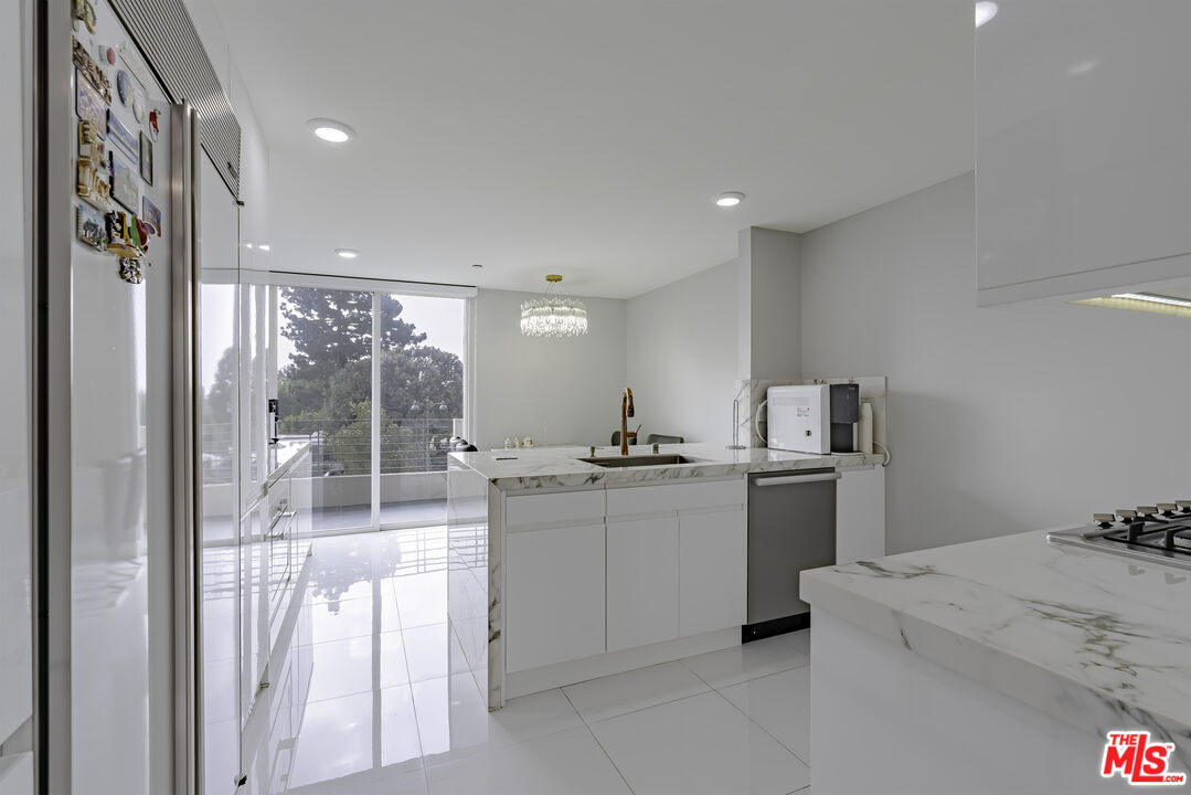 4925 Wilshire Blvd Unit: PH 302