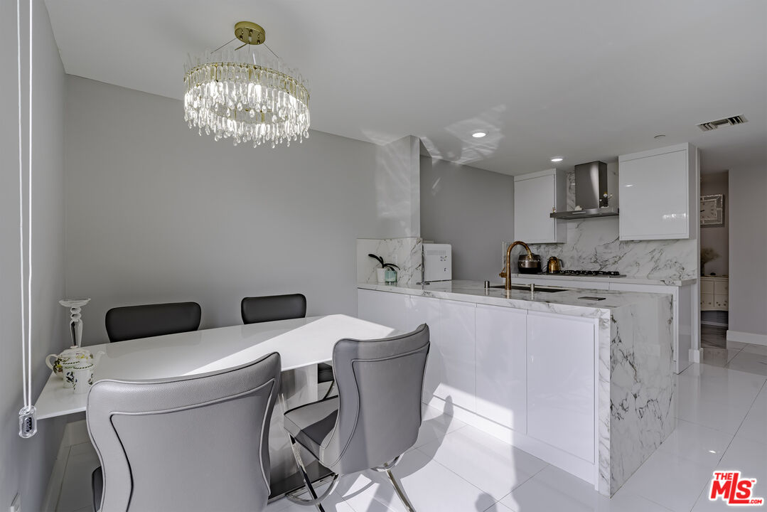 4925 Wilshire Blvd Unit: PH 302