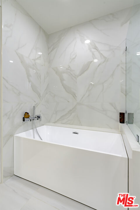 4925 Wilshire Blvd Unit: PH 302