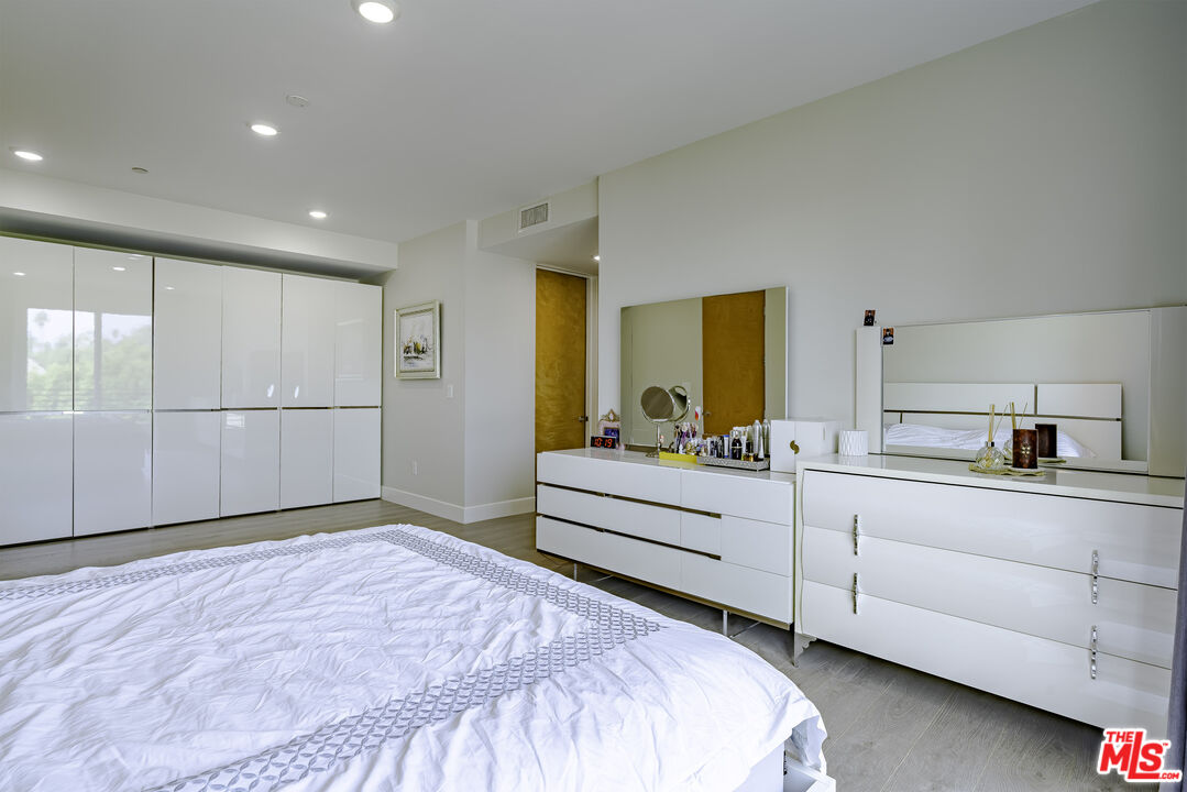 4925 Wilshire Blvd Unit: PH 302