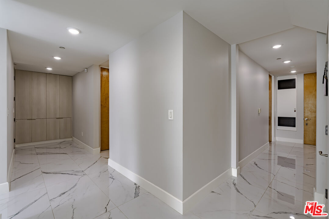 4925 Wilshire Blvd Unit: PH 302