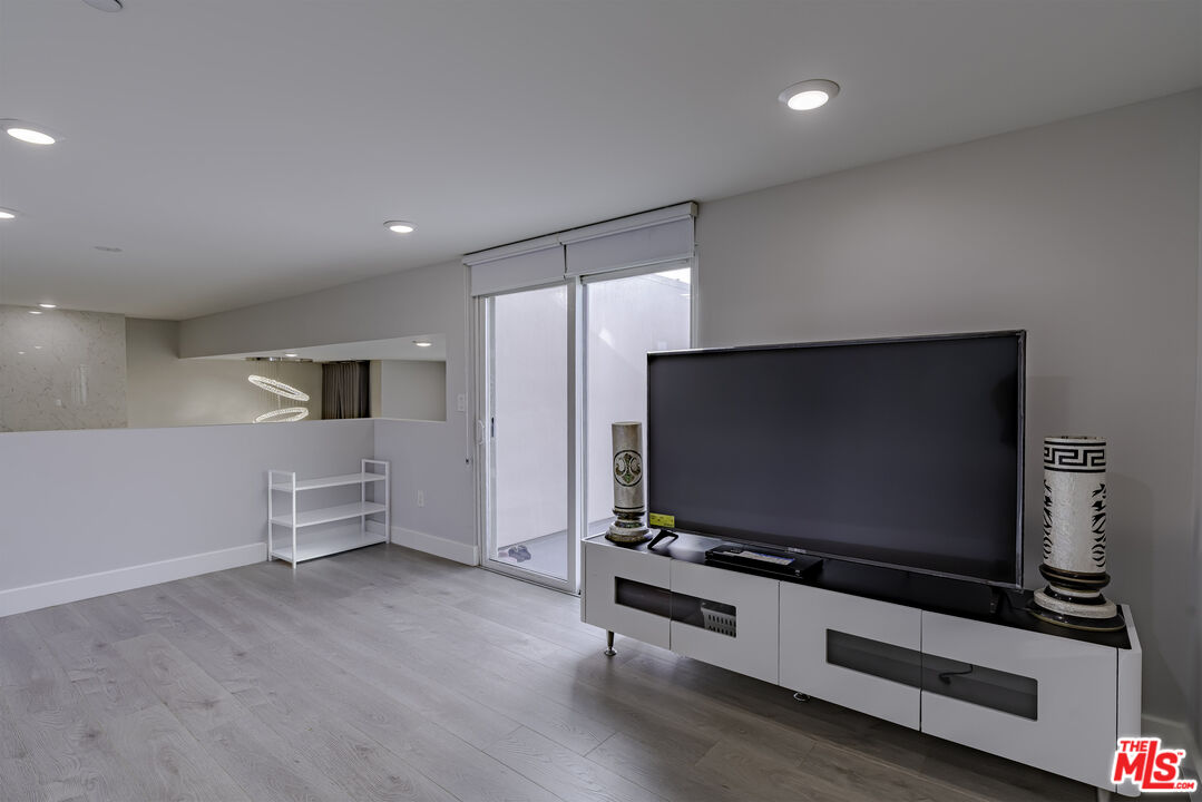 4925 Wilshire Blvd Unit: PH 302