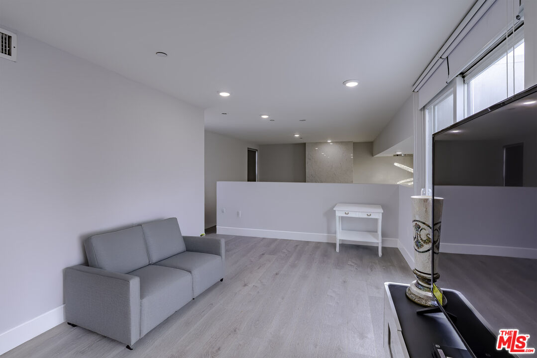 4925 Wilshire Blvd Unit: PH 302