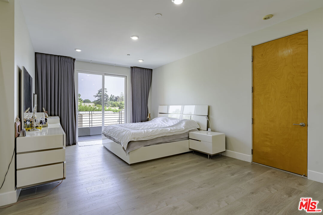 4925 Wilshire Blvd Unit: PH 302