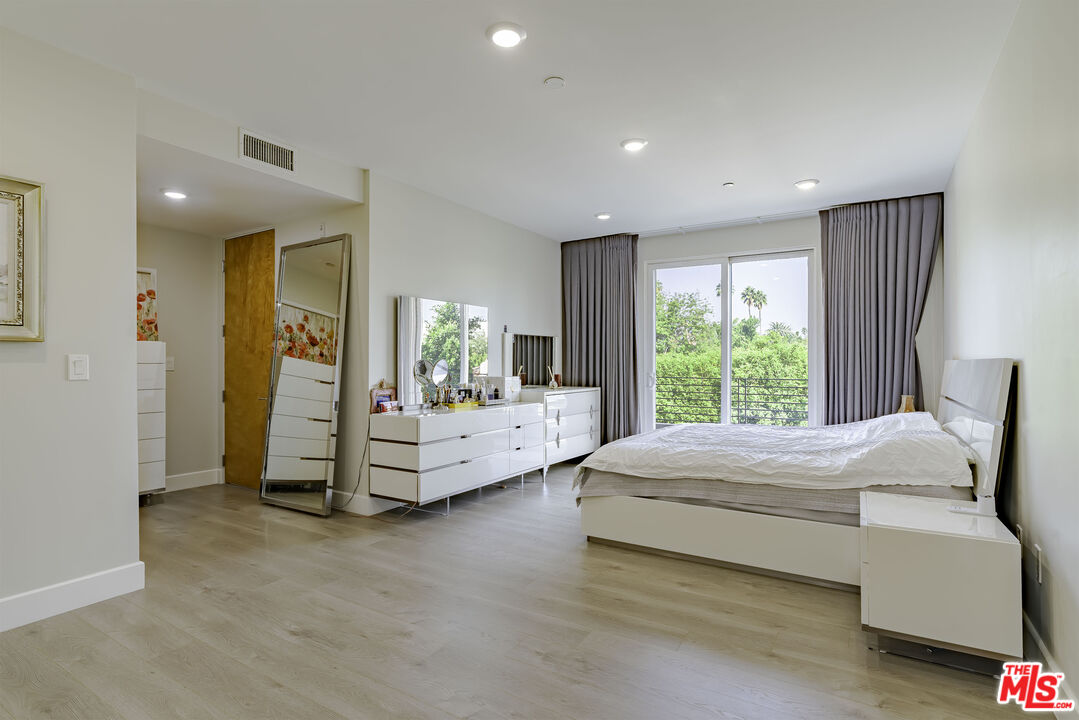 4925 Wilshire Blvd Unit: PH 302