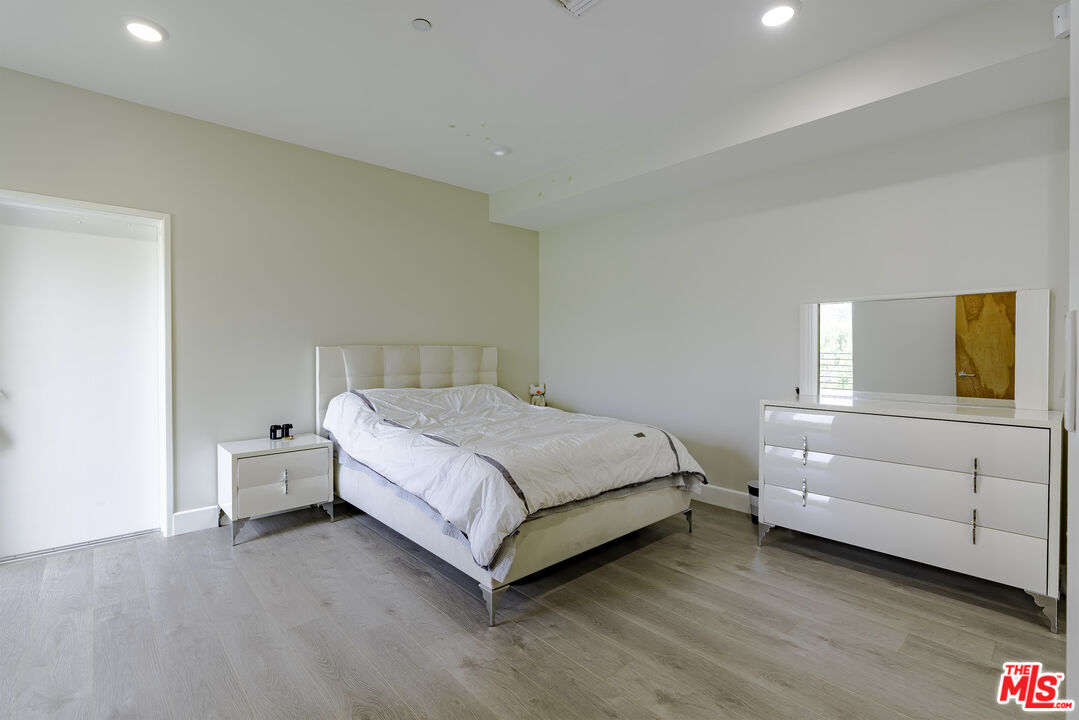 4925 Wilshire Blvd Unit: PH 302