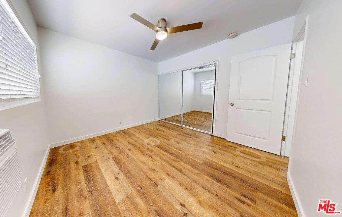 4962 S Centinela Ave