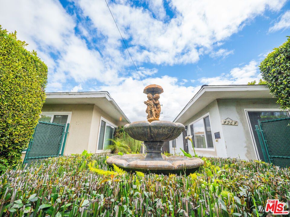 4962 S Centinela Ave