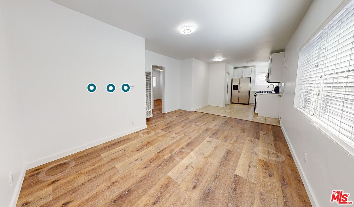 4962 S Centinela Ave