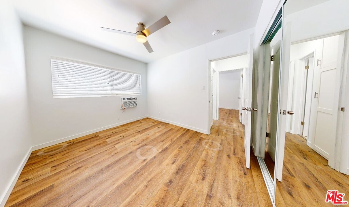 4962 S Centinela Ave