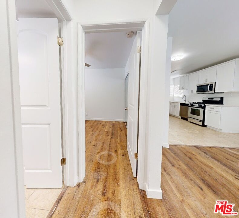 4962 S Centinela Ave