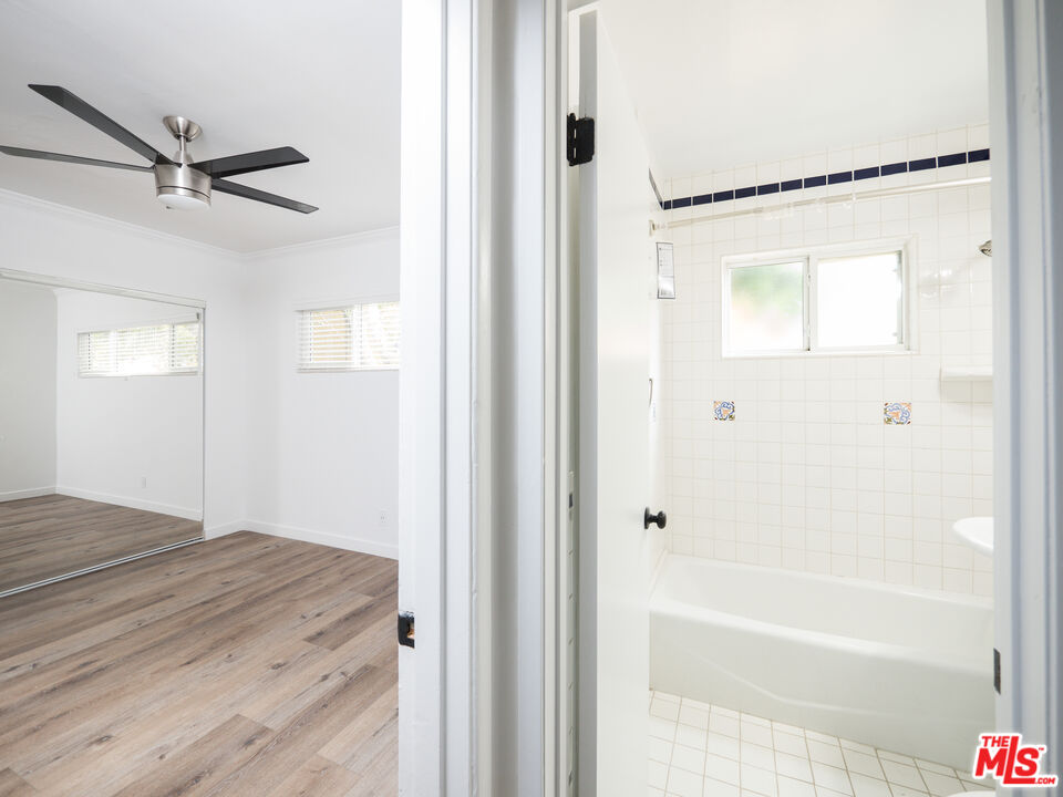 4964 S Centinela Ave