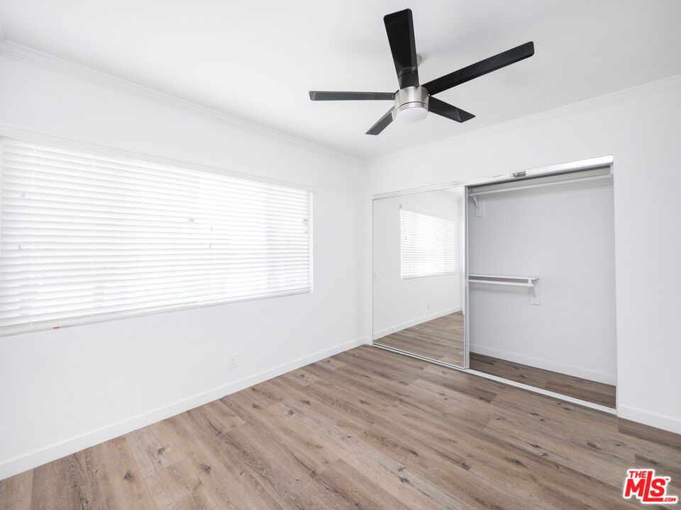 4964 S Centinela Ave