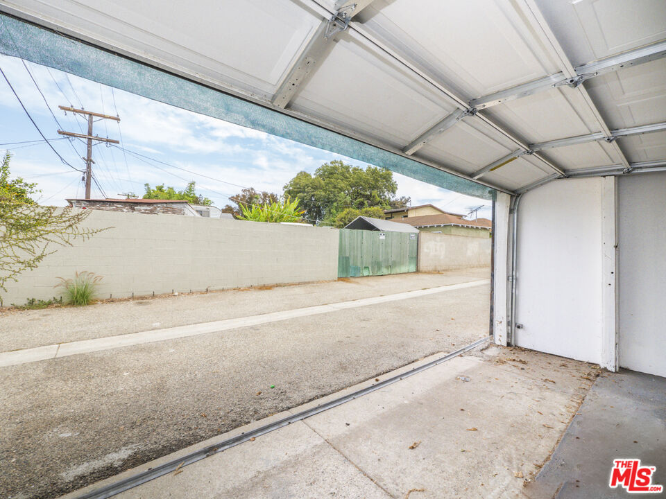 4964 S Centinela Ave