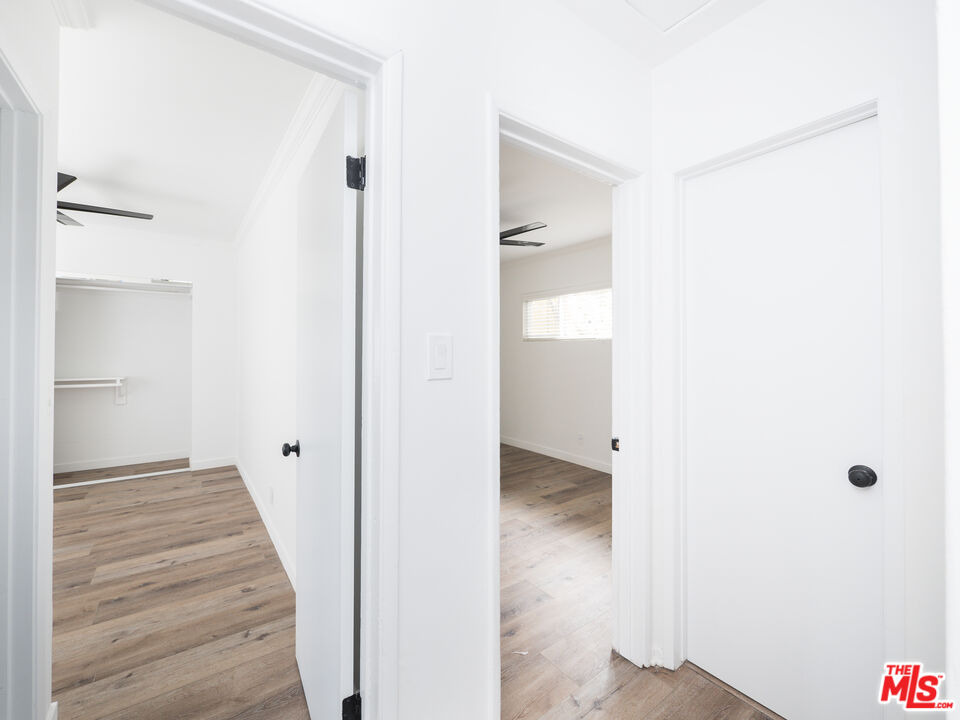 4964 S Centinela Ave