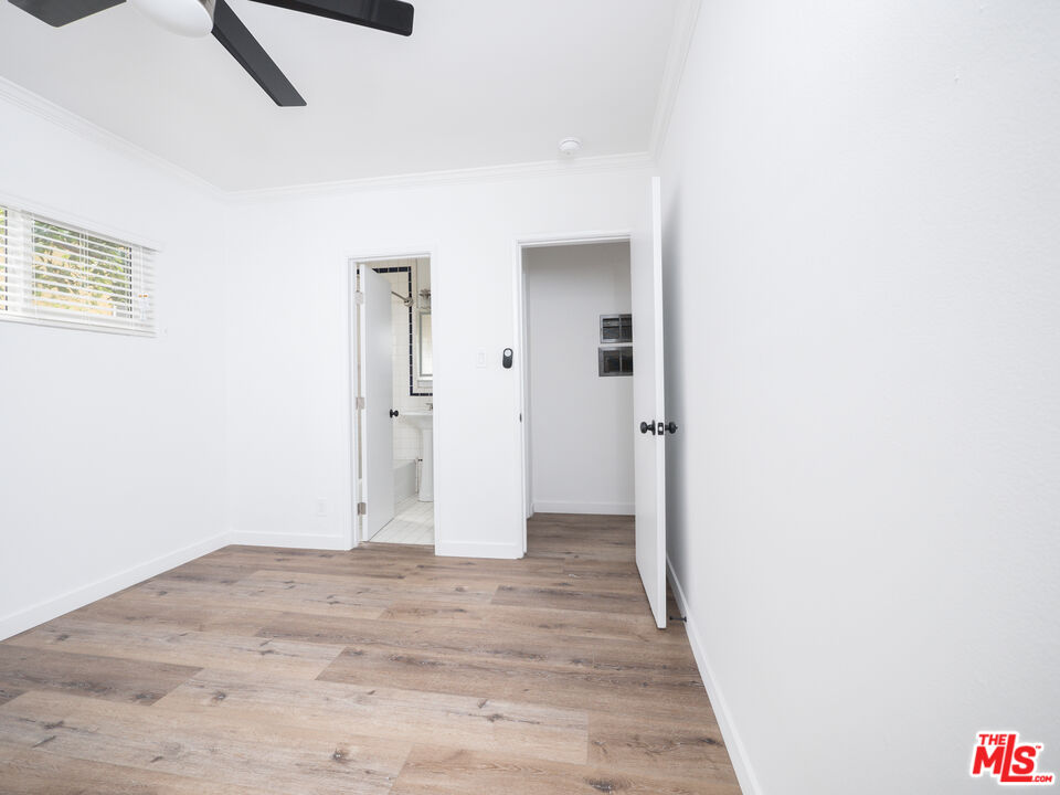 4964 S Centinela Ave