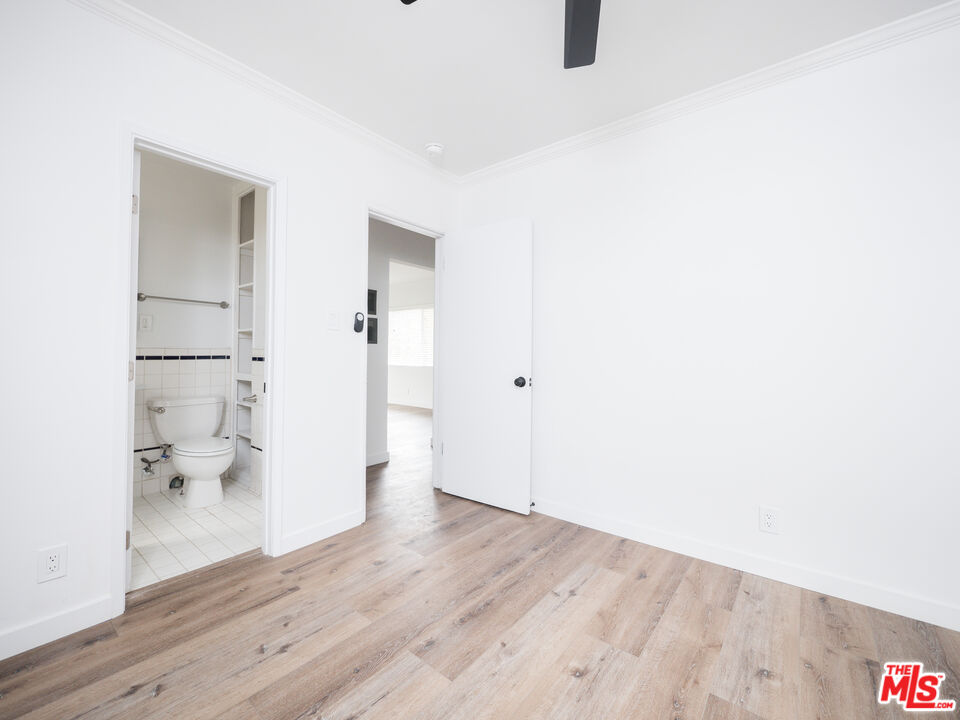 4964 S Centinela Ave