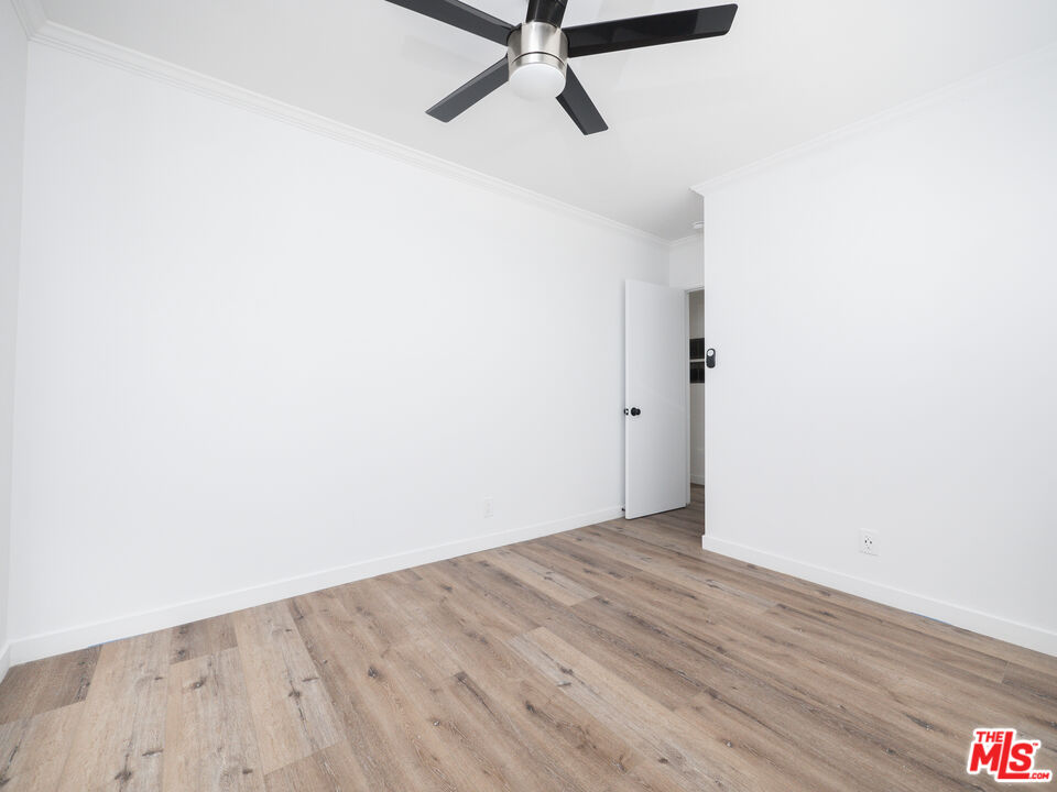 4964 S Centinela Ave