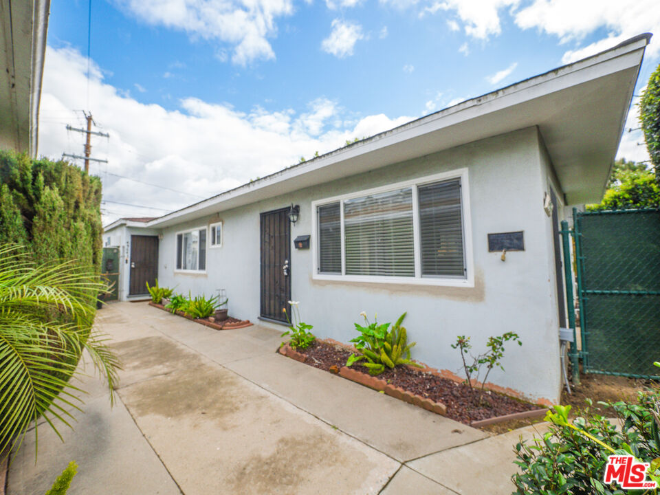 4964 S Centinela Ave