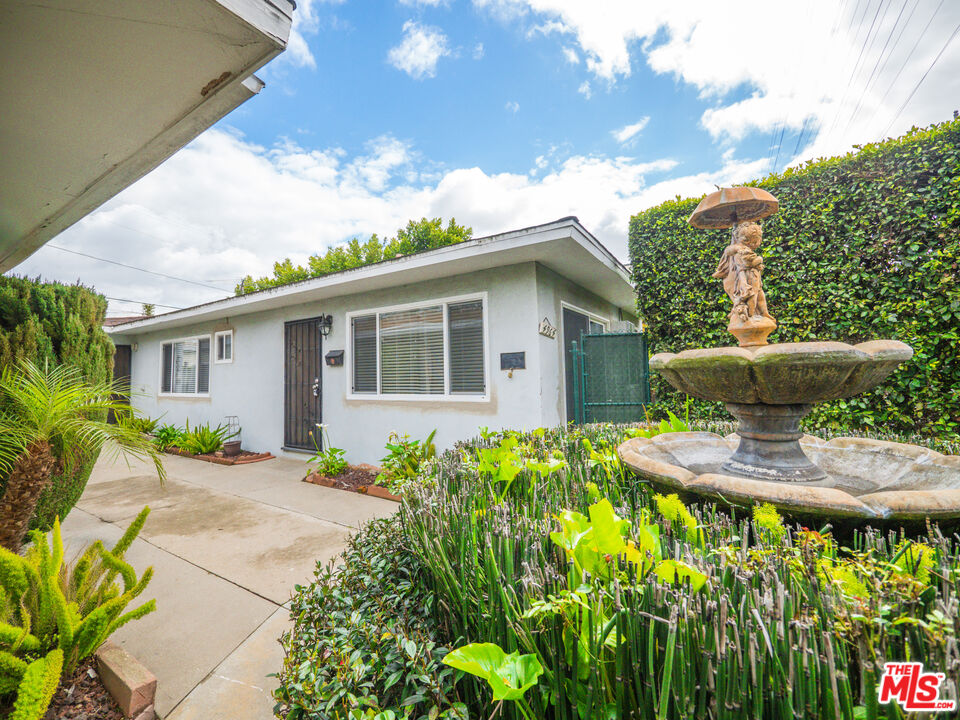 4964 S Centinela Ave