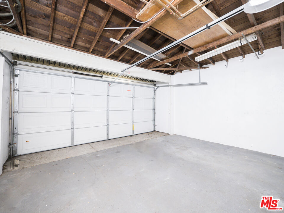 4964 S Centinela Ave