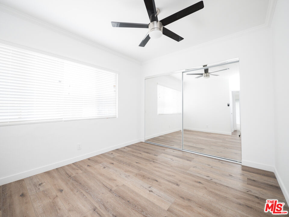 4964 S Centinela Ave