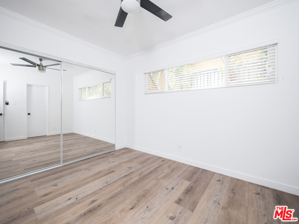 4964 S Centinela Ave