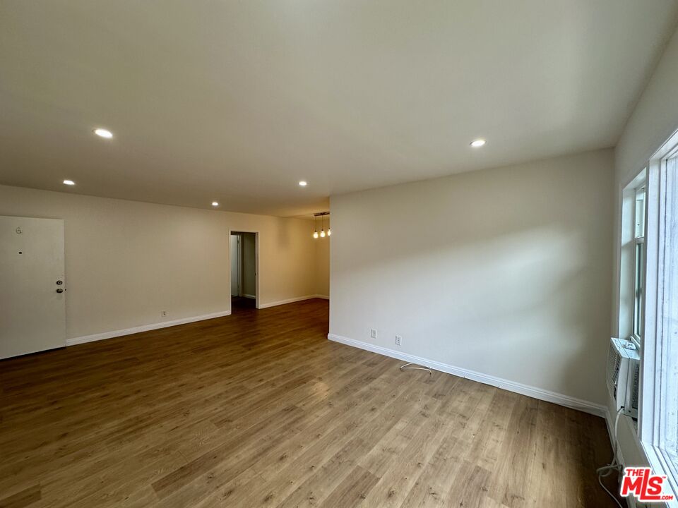 1114 S Sherbourne Dr Unit: 6