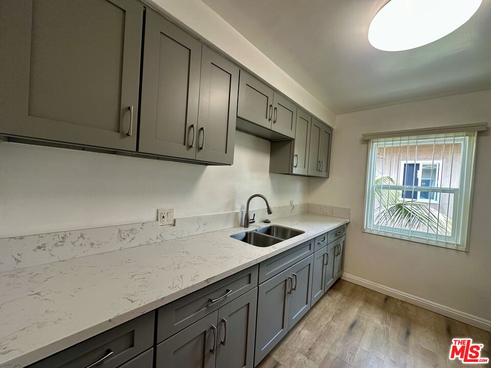 1114 S Sherbourne Dr Unit: 6