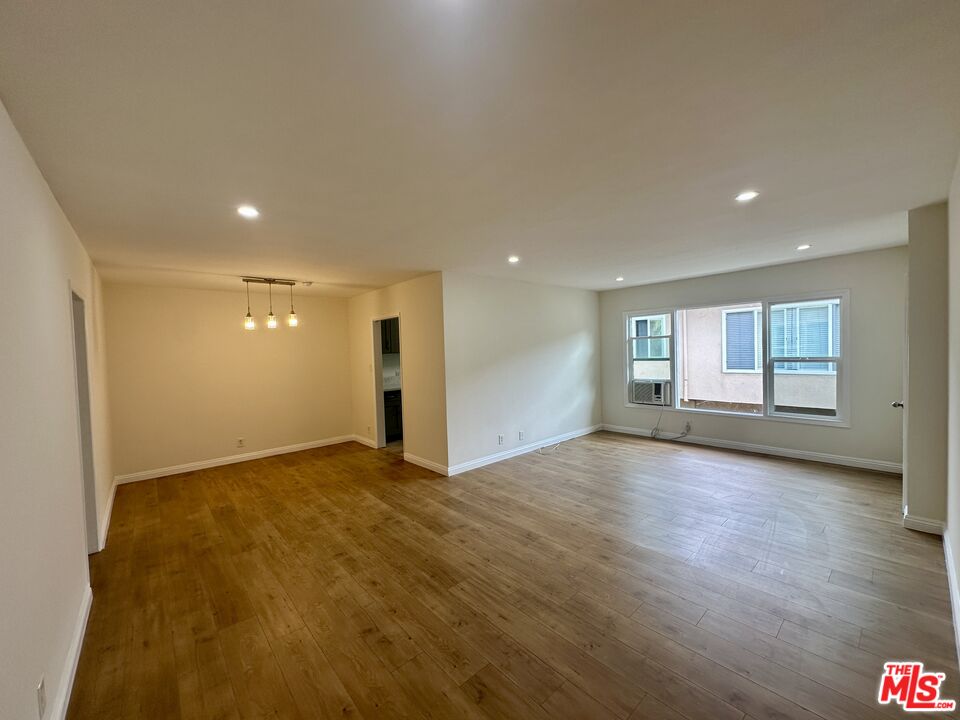 1114 S Sherbourne Dr Unit: 6