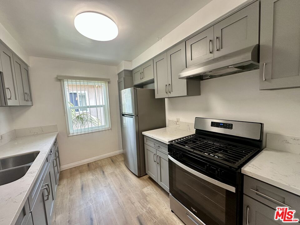 1114 S Sherbourne Dr Unit: 6