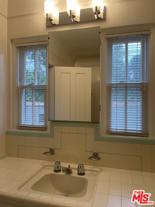 1294 Devon Ave Unit: 1292