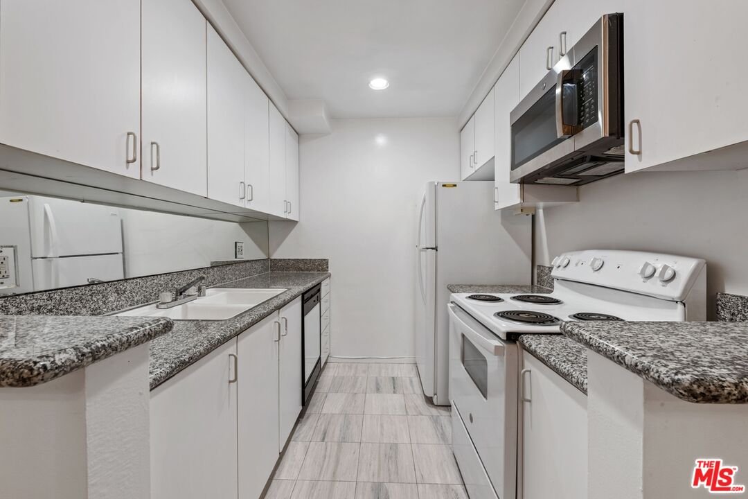 1828 Camden Ave Unit: 203