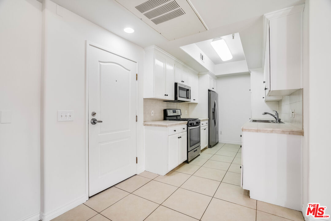 3328 Oakhurst Ave Unit: 103