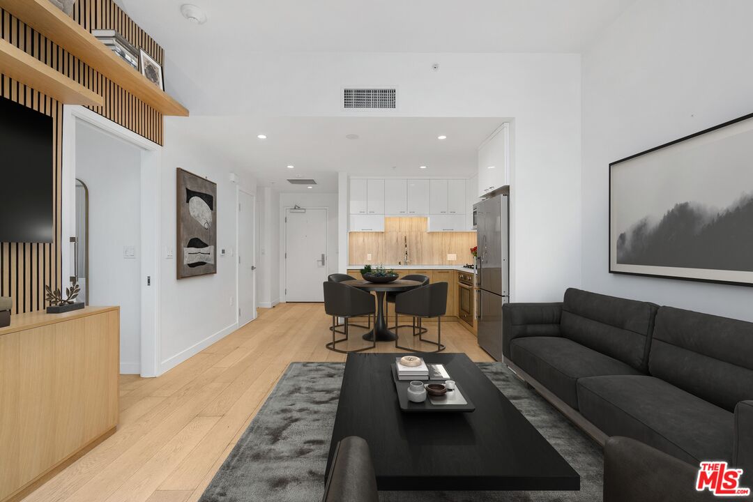 400 S Broadway Unit: 1021