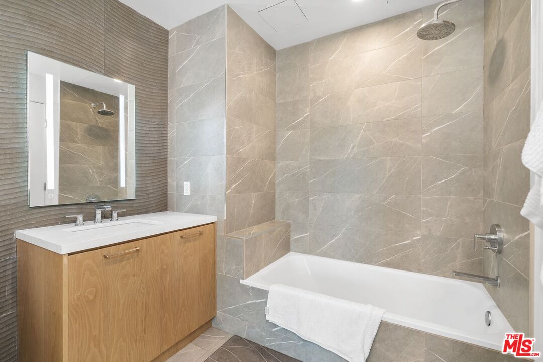 400 S Broadway Unit: 1021