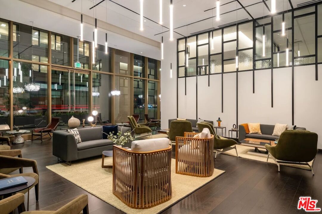 400 S Broadway Unit: 1021