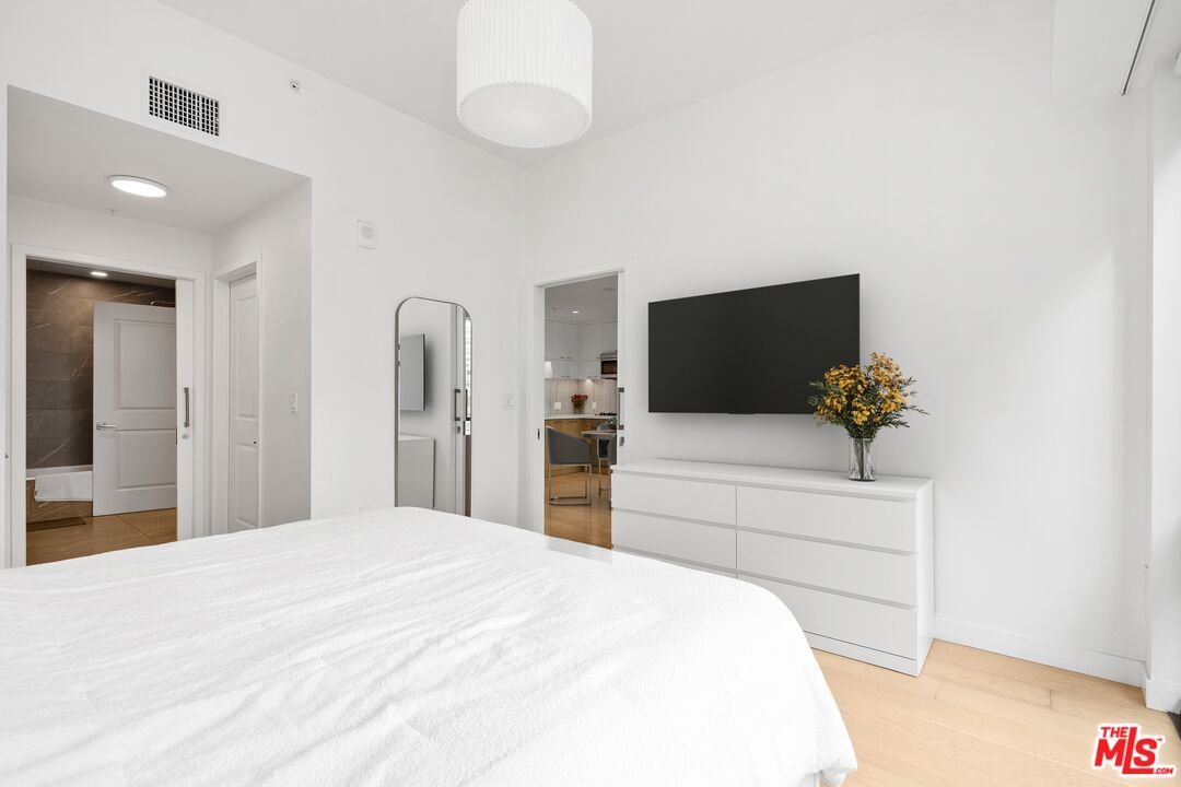 400 S Broadway Unit: 1021