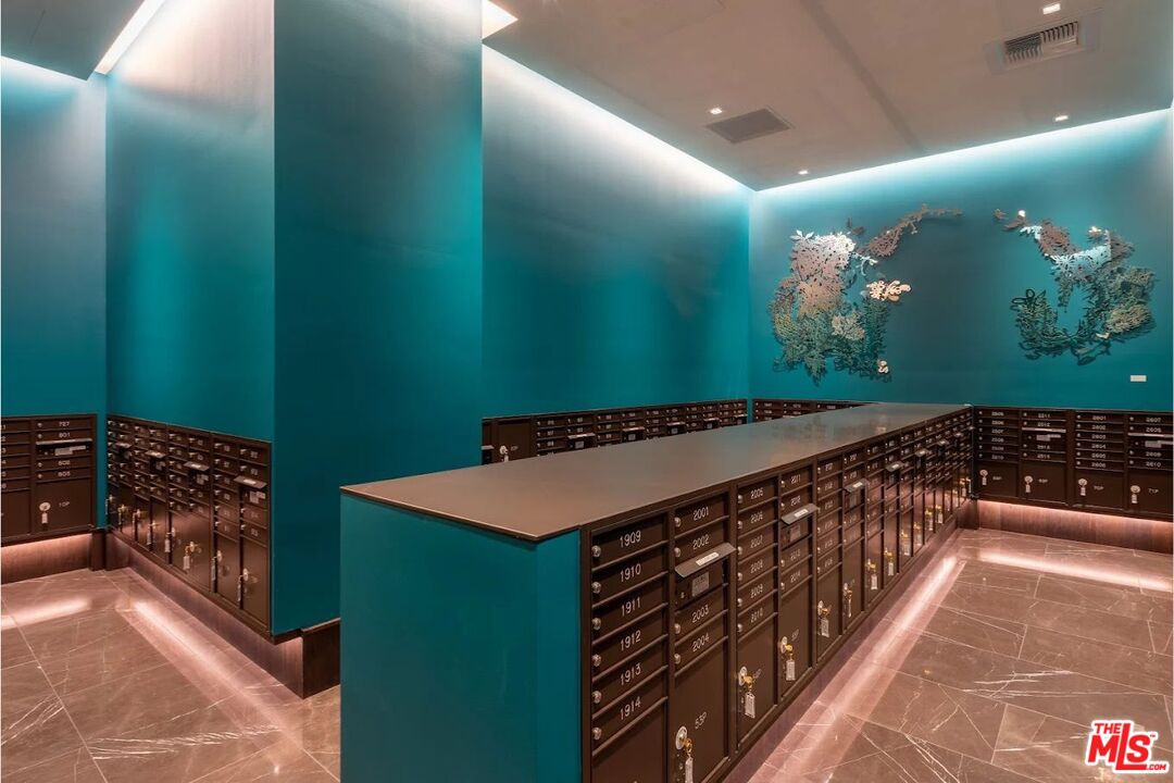 400 S Broadway Unit: 1021