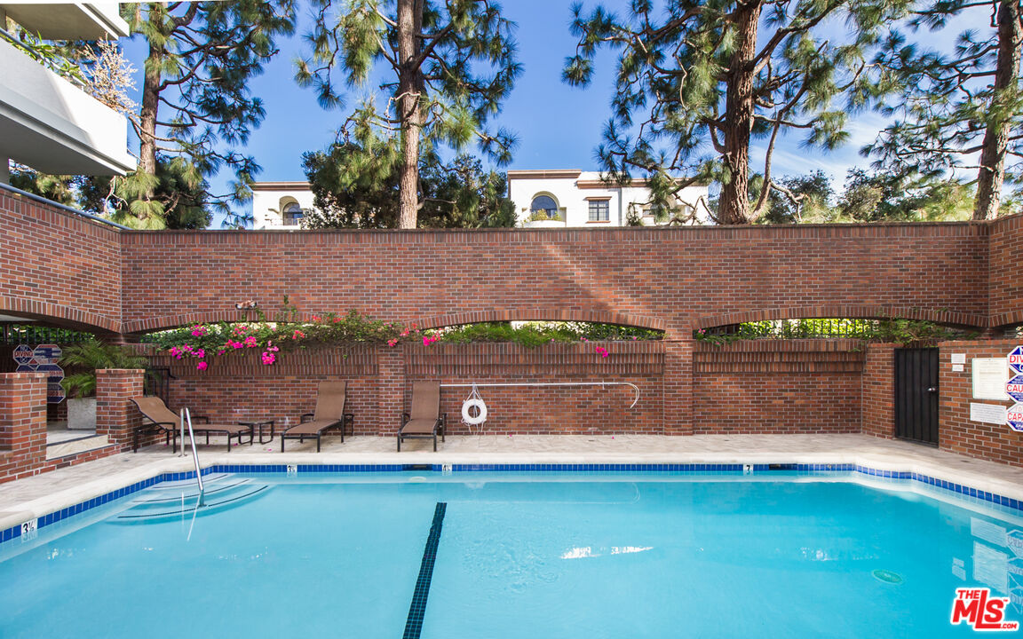 200 N Swall Dr Unit: 551