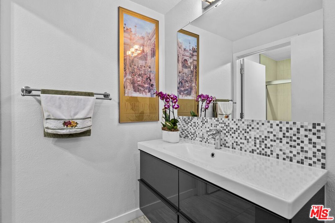 200 N Swall Dr Unit: 551