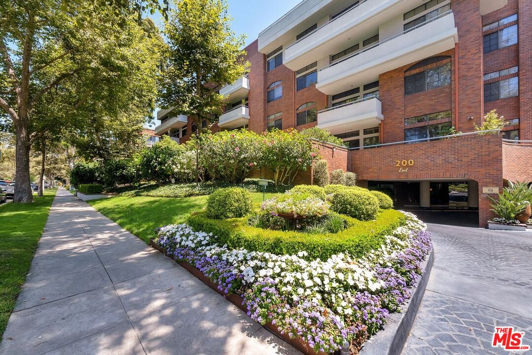 200 N Swall Dr Unit: 551