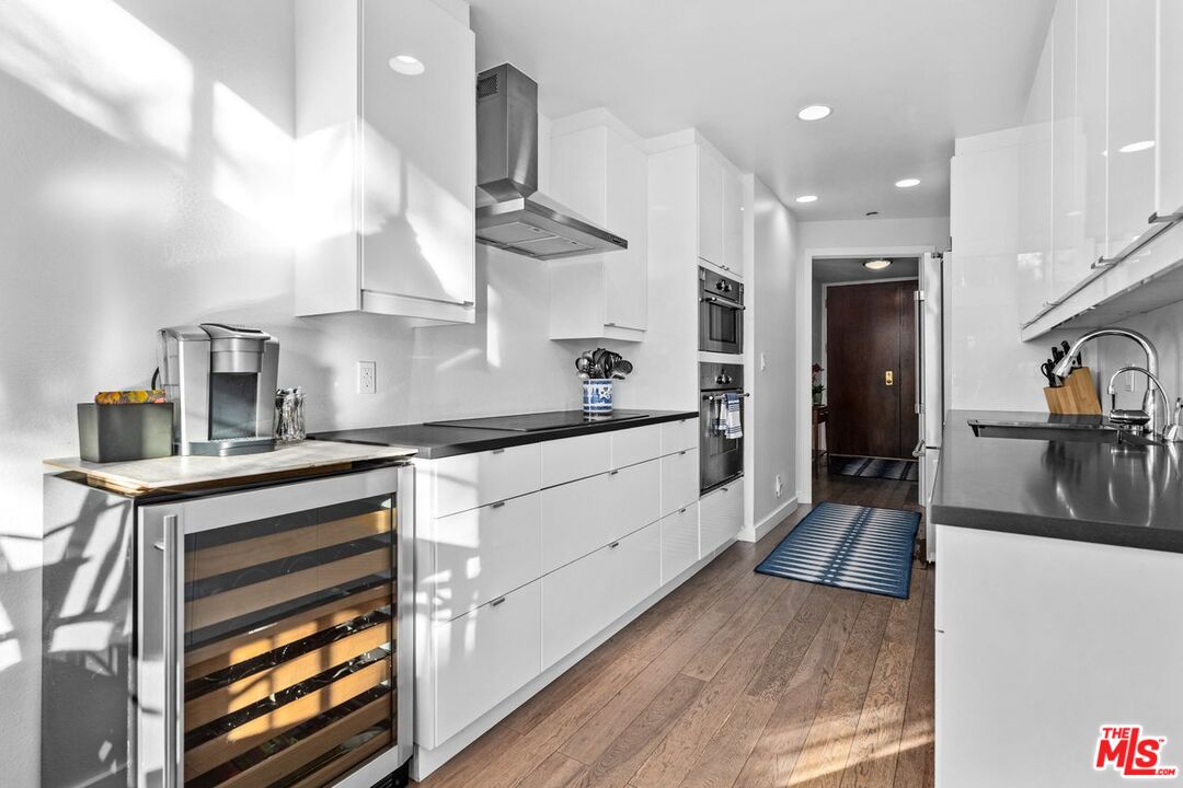 200 N Swall Dr Unit: 551