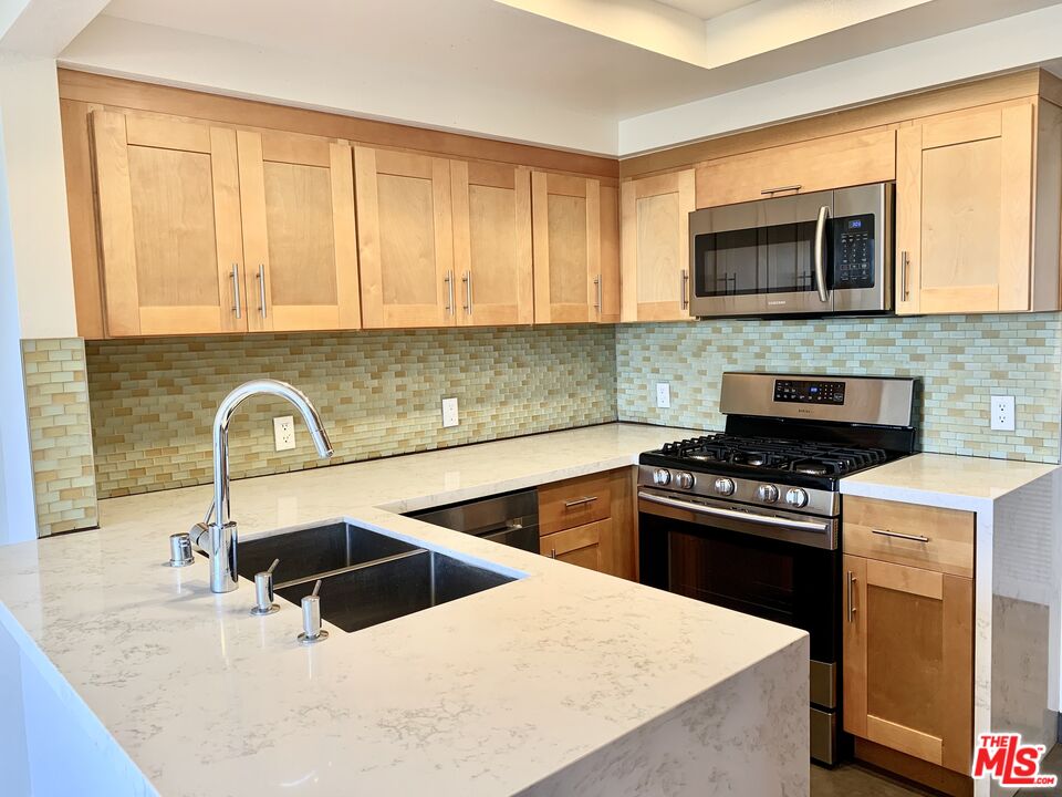 12412 Texas Ave Unit: 302