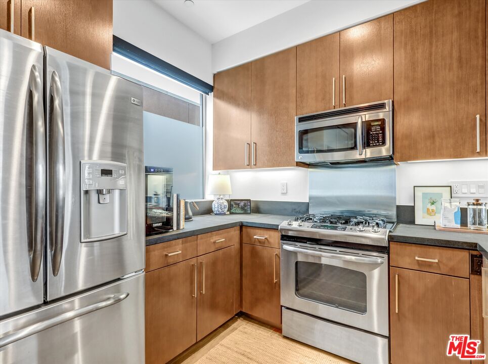 6001 Carlton Way Unit: 410