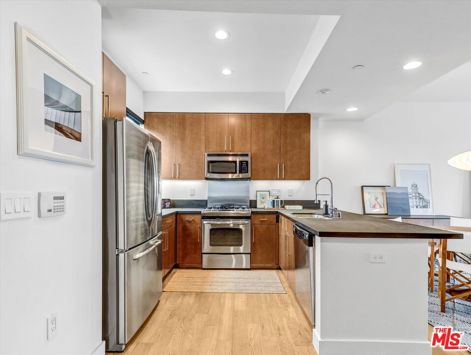 6001 Carlton Way Unit: 410