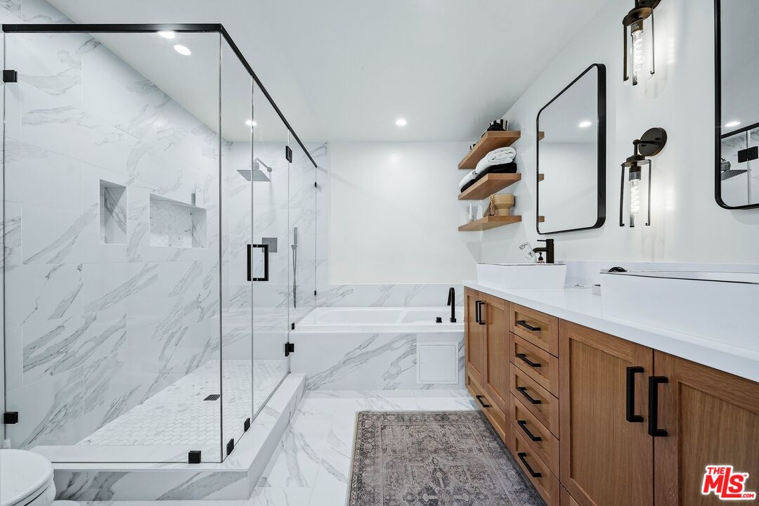 123 S Clark Dr Unit: 104