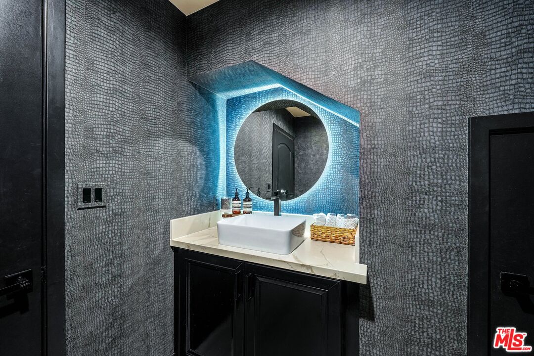 123 S Clark Dr Unit: 104